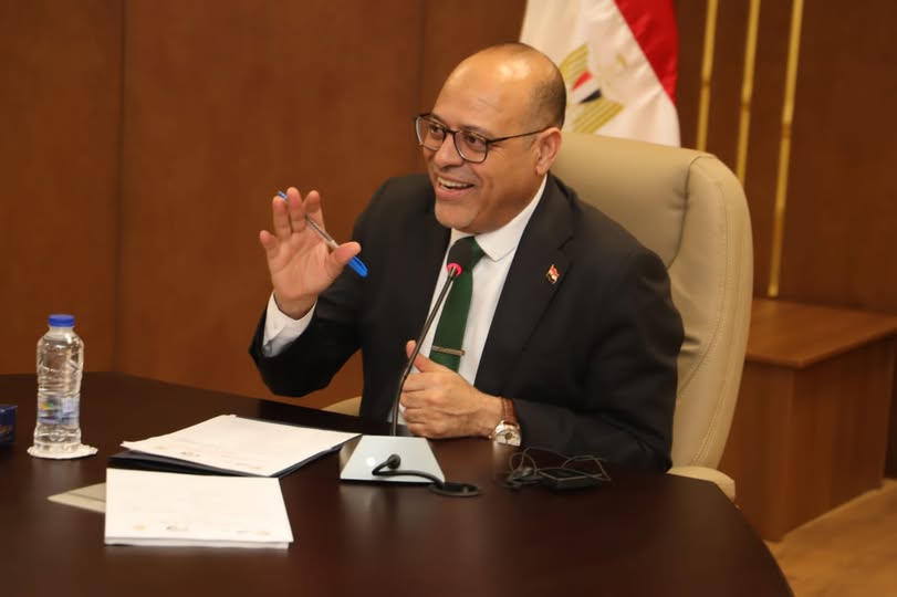 وزير العمل يوجه الملحقين العماليين بالخارج بالتواصل المستمر بالعمال المصريين والاستجابة الفورية لشكا