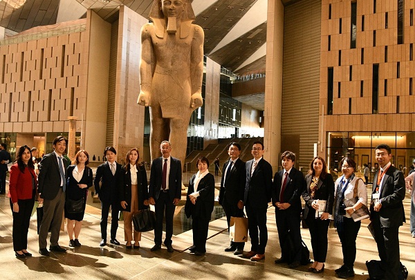 المتحف المصري الكبير يستقبل رئيس جمهورية جزر القمر ووزيرة التعليم والثقافة اليابانية 