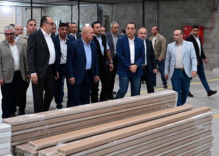 رئيس الوزراء يفتتح مصنع  رئيس الوزراء يفتتح مصنع