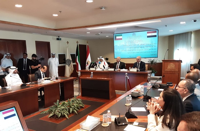 بدوى يلتقي نخبة من كتاب الرأي وخبراء الاقتصاد والطاقة في حوار مجتمعي بالعاصمة الإدارية