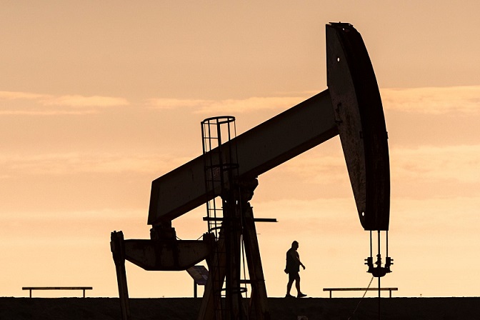 خسائر أسبوعية لأسعار النفط بالأسواق العالمية..2% لخام برنت