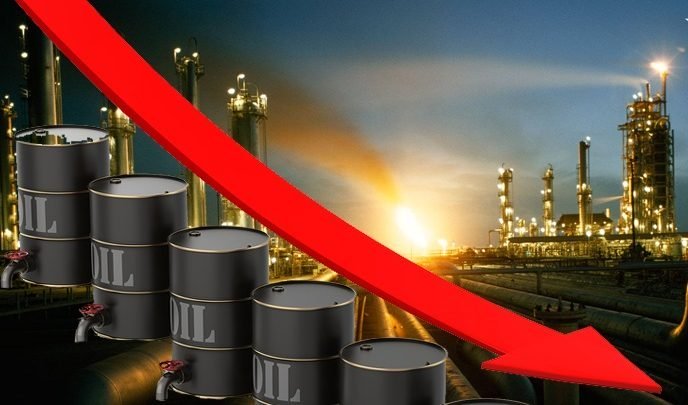 النفط يتراجع وتوقعات رفع الفائدة في أميركا تمحو أثر انخفاض المخزونات