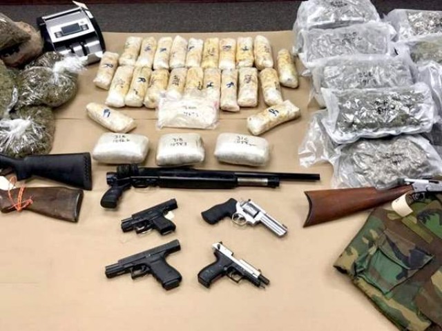 ضبط (319) قضية مخدرات و(107) قطعة سلاح نارى وتنفيذ (61375) حكم قضائى متنوع ضبط (319) قضية مخدرات و(107) قطعة سلاح نارى وتنفيذ (61375) حكم قضائى متنوع