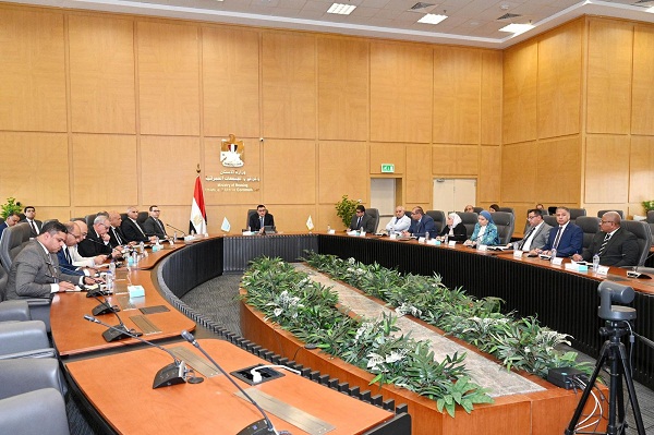 وزير الإسكان يوجه بترشيد الطاقة والمياه استعدادًا لتداعيات التصعيد الإيراني - الإسرائيلي