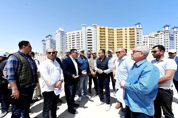 وزير الإسكان يتفقد أعمال رفع كفاءة طريق الازدواج وإنشاء سور منطقة الشانزلزيه 