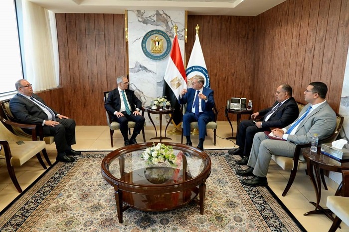وزير البترول يلتقي وفد 